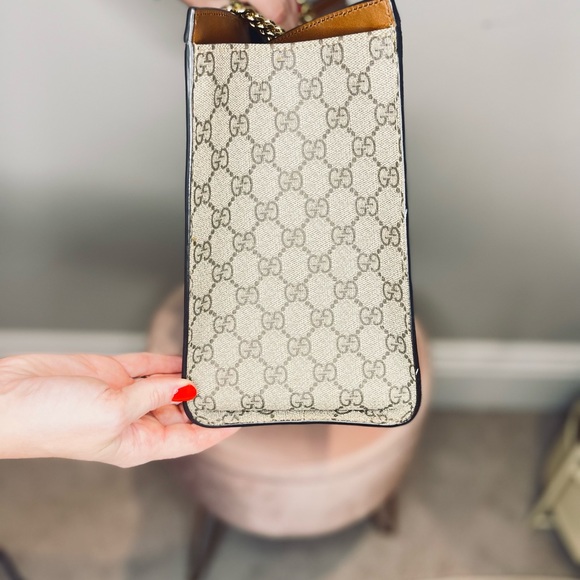 Gucci Shoulder Bag - Picture 9 of 12